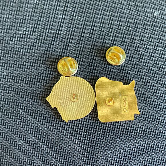 Sahib Shrine Circus Mom and Dad Pin 1994 Collectors Pins with Backs Great Cond. - Picture 6 of 6